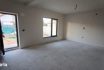 Casă cu 4 camere cu Teren 440 Mp în Șimnicu de Sus