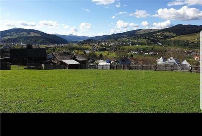 Teren de 1300 mp, în Central - 3