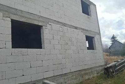 Casă cu Teren 1300 Mp în Măguri