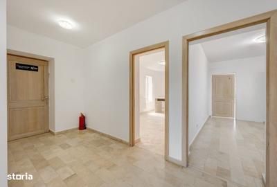 Apartament cu 3 camere în Drumul Sării