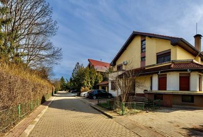 Casă individuală cu 7 camere decomandat cu Canalizare în Pipera