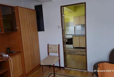 Garsonieră decomandată în Central