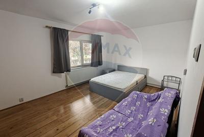 Apartament cu 3 camere decomandat, mobilat în Republicii