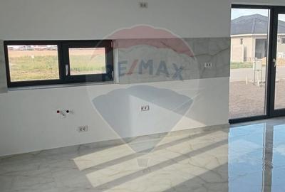 Casă cu 4 camere decomandat cu Teren 360 Mp în Vladimirescu - 8