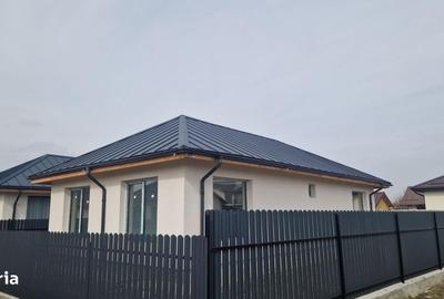 Casă cu 3 camere în Clinceni