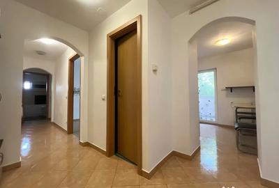 Apartament cu 3 camere decomandat în Lunei