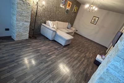 Apartament cu 3 camere decomandat în Motru