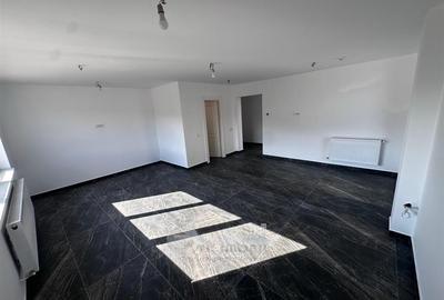 Apartament cu 4 camere decomandat în Frumoasa
