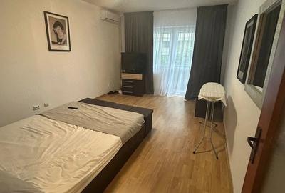 Garsonieră decomandată în Central