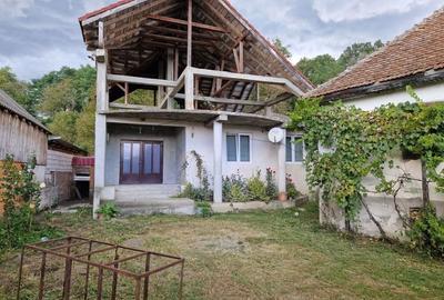Casă cu 4 camere cu Teren 700 Mp în Colun - 2