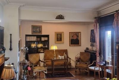 Apartament cu 4 camere în Central