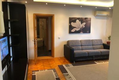 Apartament cu 3 camere semidecomandat în Bălcescu