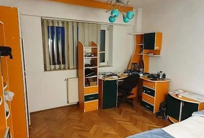 Apartament cu 4 camere decomandat în Bălcescu