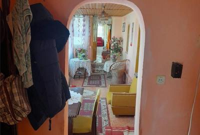Casă cu 5 camere cu Teren 700 Mp în Peretu