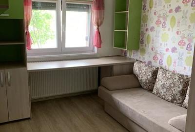 Apartament cu 3 camere decomandat în Girocului