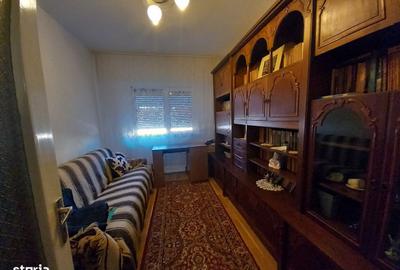 Apartament cu 3 camere decomandat în Traian