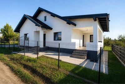 Casă cu 3 camere în Dumești