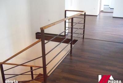 Spațiu comercial, de 300 mp, în Central