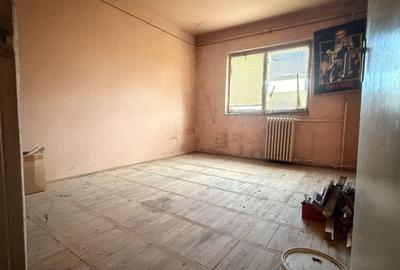 Apartament cu 3 camere decomandat în Soarelui