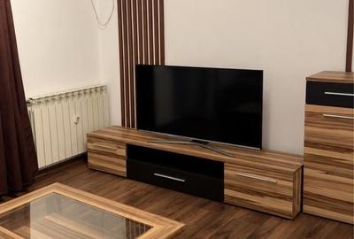 Apartament cu 3 camere decomandat în Exterior Vest