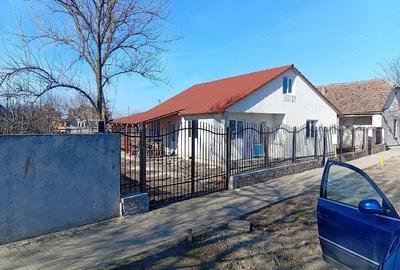 Casă cu Teren 400 Mp în Central - 2
