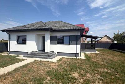 Casă cu 3 camere cu Teren 400 Mp în Letea Veche