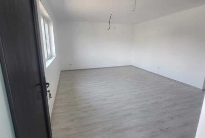 Casă cu 4 camere în Central - 1