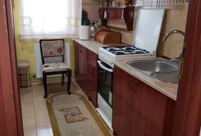 Apartament cu 3 camere decomandat, mobilat în Poarta 6 - 14