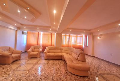 Apartament cu 3 camere decomandat în Narcisa