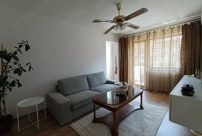 Apartament cu 3 camere semidecomandat, mobilat în Central