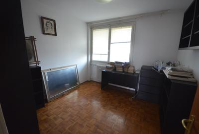 Apartament cu 3 camere semidecomandat în P-ța Muncii - 9