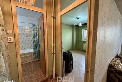 Apartament cu 3 camere semidecomandat în Apusului