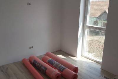 Casă cu 3 camere cu Teren 750 Mp în Săcălaz