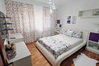 Apartament cu 3 camere decomandat în Exterior Vest