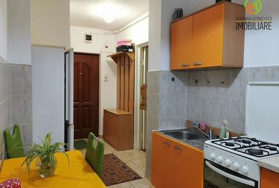 Apartament cu 2 camere semidecomandat în Aleea Carpați
