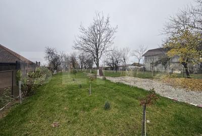 Teren Construcții intravilan de 1300 mp, în Preajba