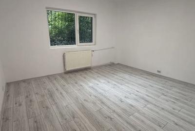 Apartament cu 3 camere decomandat în Tei