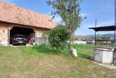 Casă cu 2 camere cu Teren 1040 Mp în Petrești - 2