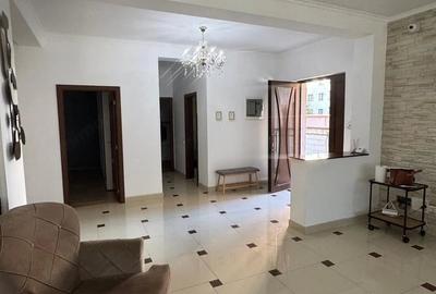 Casă cu Teren 315 Mp în Central