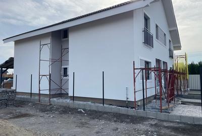 Duplex cu 4 camere cu Canalizare în Remetea Mare - 1