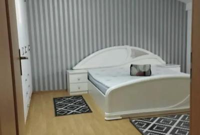 Apartament cu 3 camere decomandat în Cetate