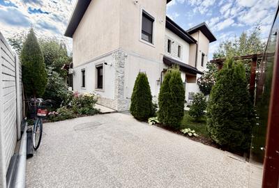 Duplex cu 6 camere cu Canalizare în Sud