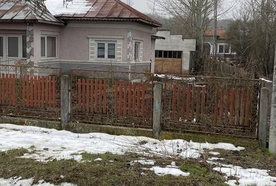 Casă cu 4 camere cu Teren 455 Mp în Central - 1