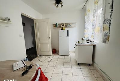 Apartament cu 3 camere decomandat în Giarmata