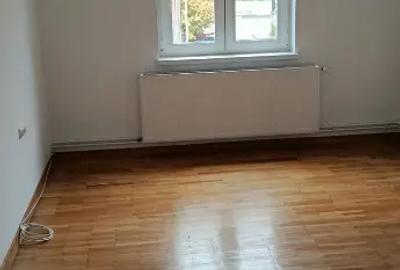 Apartament cu 2 camere decomandat în Județean