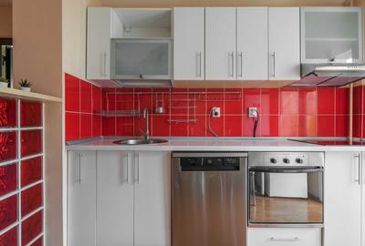 Apartament cu 3 camere semidecomandat în Victoriei