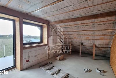 Casă cu 4 camere cu Teren 4414 Mp în Orțișoara - 1