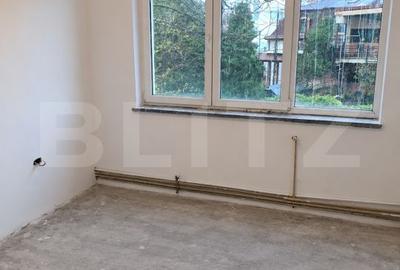 Apartament cu 3 camere semidecomandat în Central