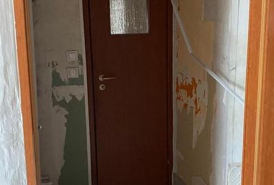Apartament cu 3 camere semidecomandat în Centrul Civic