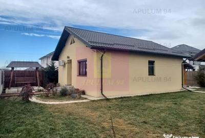Casă cu 2 camere cu Teren 420 Mp în Săbăreni
